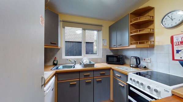 Fridge, microwave, oven