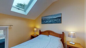 3 bedrooms, iron/ironing board, bed sheets