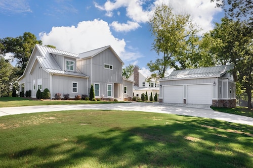 Stunning new home with lake access in a charming community, Great for a getaway!
