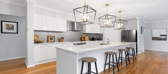 LAKEVIEW VILLA - THE VINTAGE HOLIDAY HOUSES