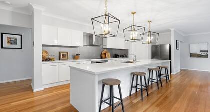 LAKEVIEW VILLA - THE VINTAGE HOLIDAY HOUSES