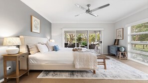 4 bedrooms, iron/ironing board, Internet, bed sheets