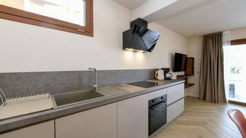 Réfrigérateur, four, lave-vaisselle, cafetiÚre/bouilloire