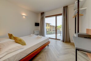 3 bedrooms, in-room safe, iron/ironing board, free WiFi