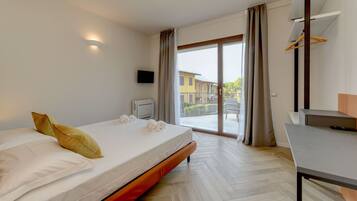 3 chambres, coffres-forts dans les chambres, fer et planche Ă repasser