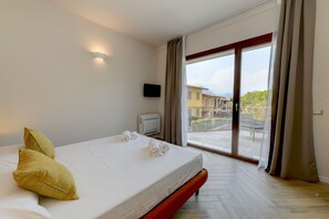 3 chambres, coffre-fort, fer et planche Ă repasser