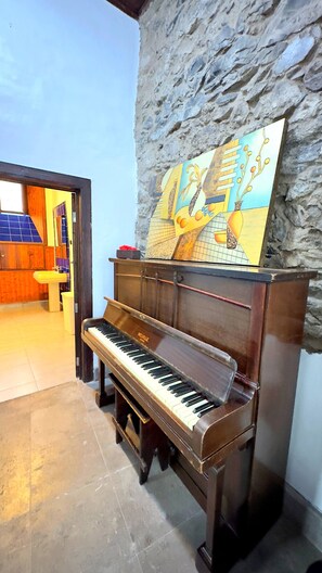 House, 2 Bedrooms, Accessible, City View | Interior