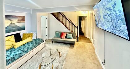 Spacious 6-bedroom house with WiFi, AC in fabulous Silver Spring