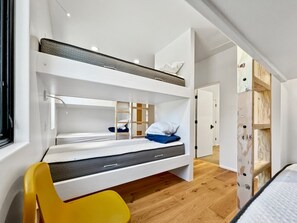 Iron/ironing board, travel cot, free WiFi, bed sheets