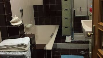 Asciugacapelli, asciugamani, carta igienica