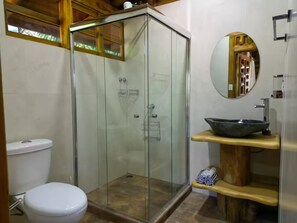 Dusche, Handtücher, Seife, Toilettenpapier