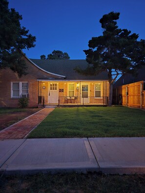 Exterior - Easy Living In Delightful Duplex (Lubbock)