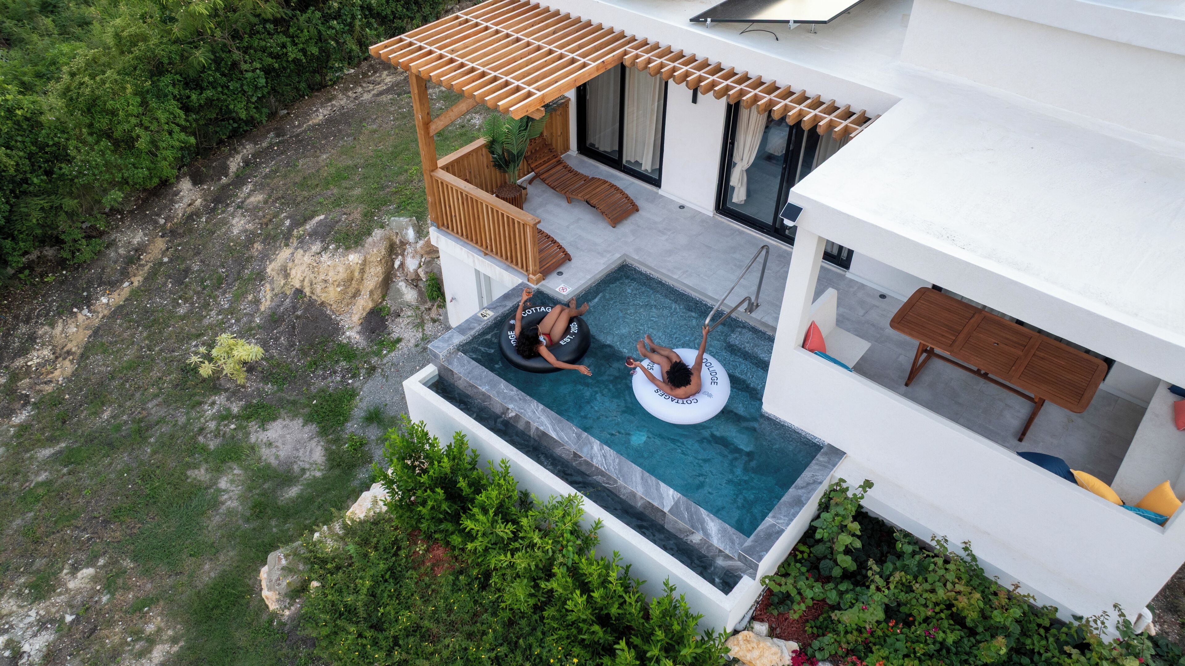 Outdoor spa tub