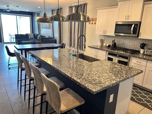 Spacious 4-bedroom house in welcoming San Tan Valley with WiFi, AC