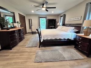 3 bedrooms, desk, iron/ironing board, free WiFi