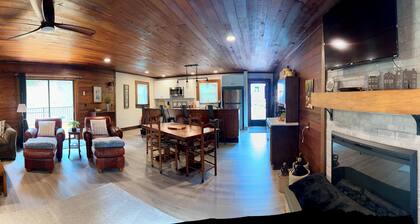 The Vineyard at Big Bear Creek Charming 3-bedroom cabin. Pet friendly. WIFI