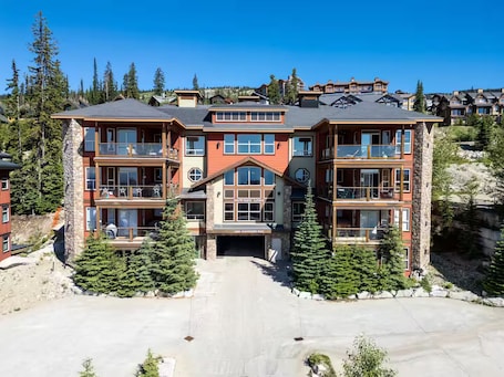 Exterior. Big White Ski In Ski Out Condo with brand new hot tub!