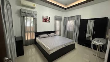 3 bedrooms, iron/ironing board, WiFi, bed sheets