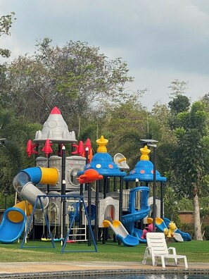 Children's area - Villa in a secure village with shared pool (Bang Lamung)