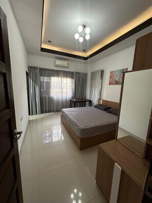 3 bedrooms, iron/ironing board, WiFi, bed sheets