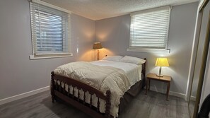 3 عدّة غرف نوم ومكواة/لوح كي وواي فاي وملاءات أسرّة