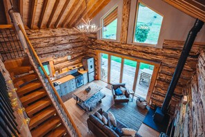 Smart-TV, Kamin, Bücher