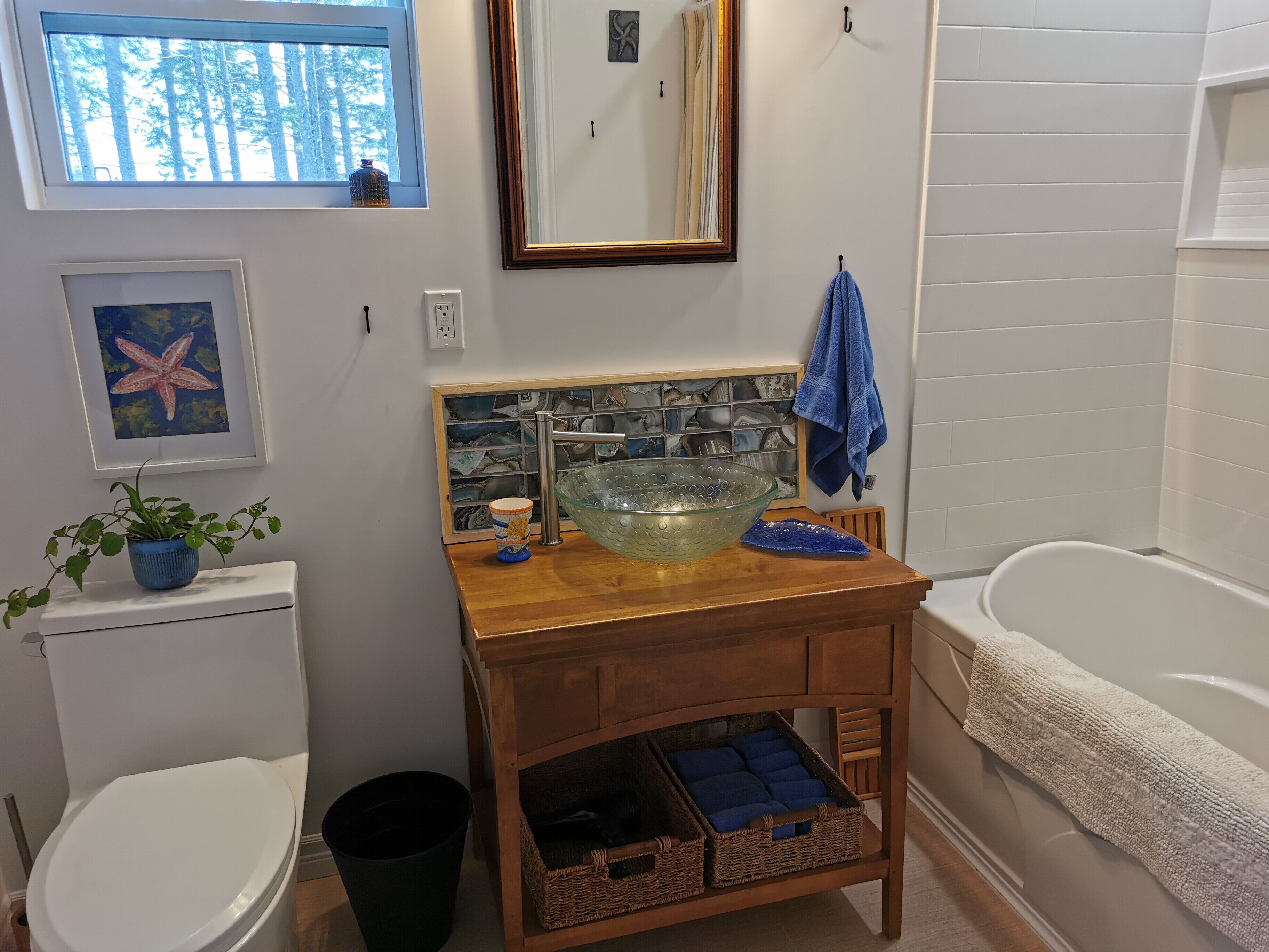 4 piece bath with soaker tub