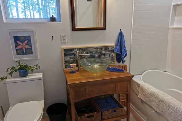 4 piece bath with soaker tub