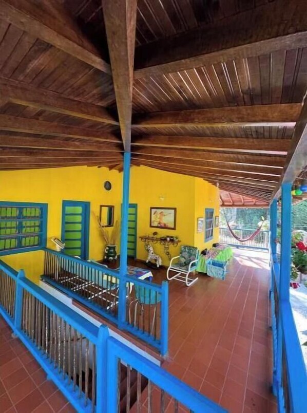 المنطقة المحيطة بالمنشأة