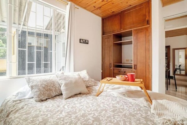 2 bedrooms, WiFi, bed sheets