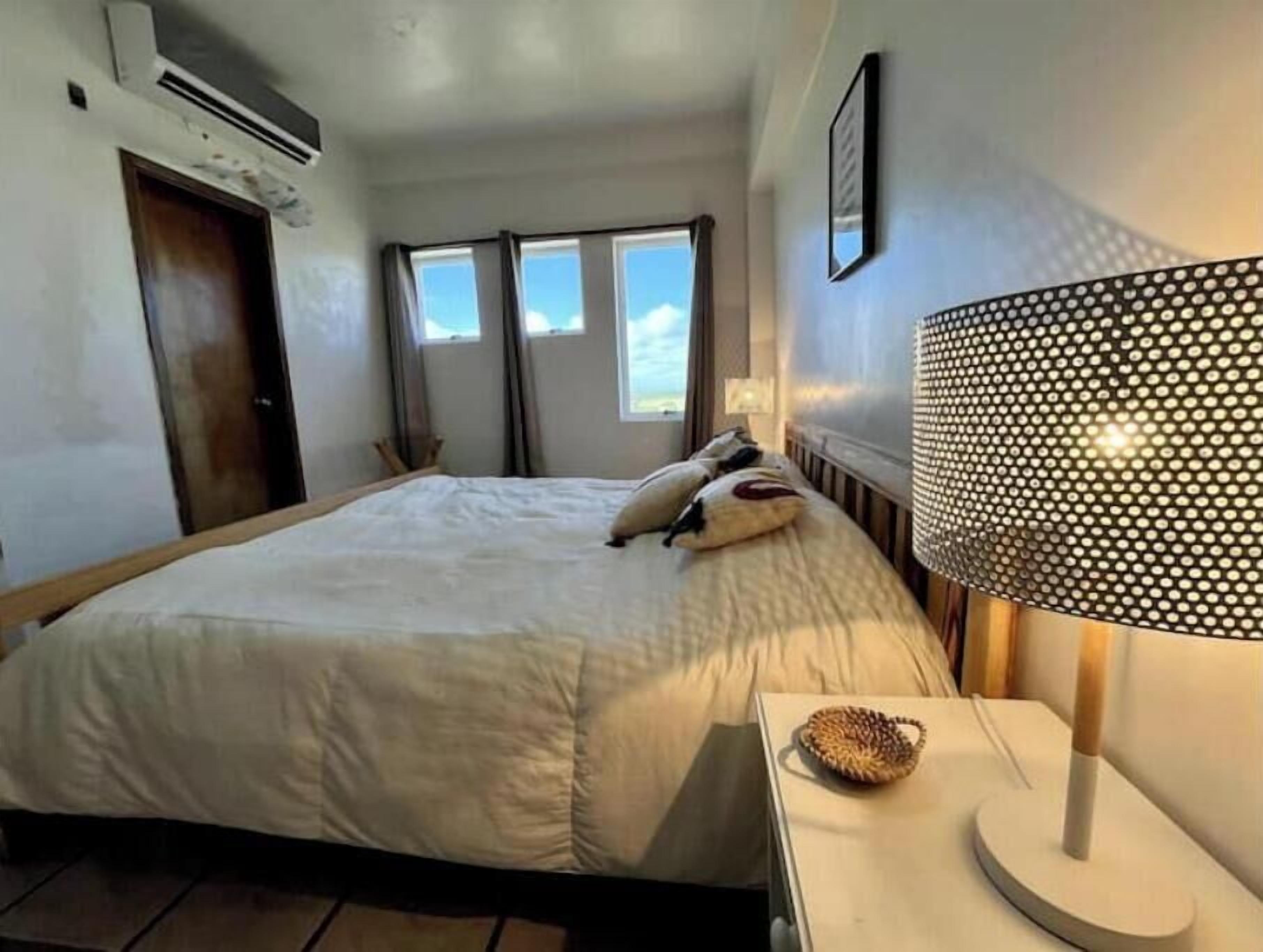 2 عدّة غرف نوم وواي فاي وملاءات أسرّة