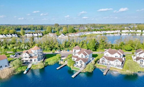 The Landings 18, Waters Reach (P)