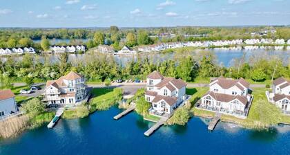 The Landings 18, Waters Reach (P)