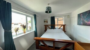 3 quartos, ferros/tábuas de passar roupa, Wi-Fi, roupa de cama