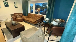 Smart TV - Sirius A* Inn Crook - 3 Bedroom House with a Rustic Modern Touch (Durham)