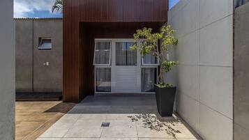 Basic Apartment | Exterior detail