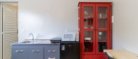 Basic Apartment | Private kitchen