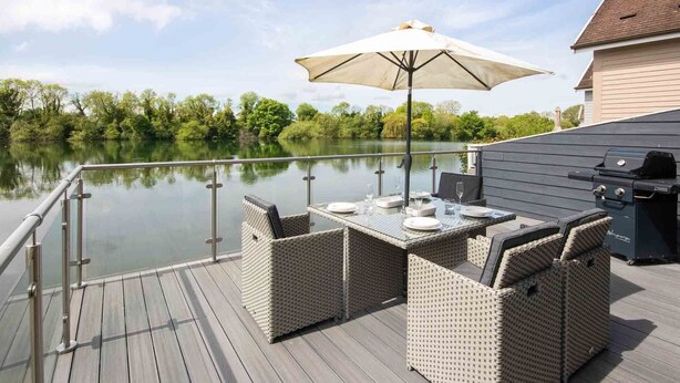 Outdoor dining - Spring Lake 43, Jesse-Belle (P) - Lakeside Holiday Lodge, Watersports, Sleeps 6 (South Cerney)