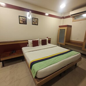 Kamar Double Deluks | Meja kerja, ruang kerja ramah laptop, dan Wi-Fi gratis