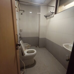 Handuk, sabun, dan sampo