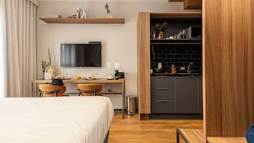 Studio Casal | Escrivaninha, espaço de trabalho para notebook, Wi-Fi de cortesia