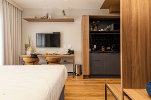 Desk, laptop workspace, free WiFi - Charlie Librio Vila Mariana (São Paulo)