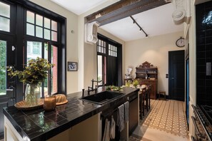 Mikrowelle, Ofen, Herdplatte, Geschirrspüler