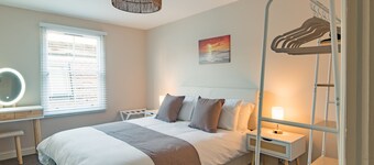 Strand Apartment, Deal