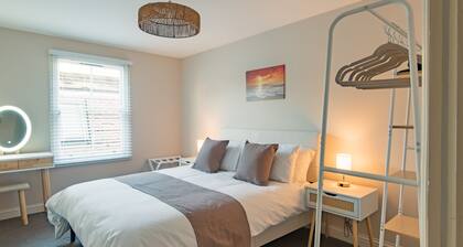 Strand Apartment, Deal