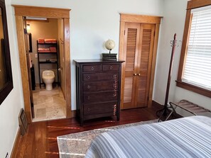 1 dormitorio, escritorio, tabla de planchar con plancha y wifi gratis