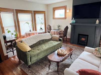 Private 1-bdrm unit, newly renovated historic home, downtown Sandusky.