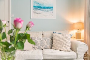 Smart TV - Michaelmas Cottage, Broadstairs (Broadstairs)
