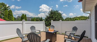 Firepit, fireplace, jetted tub + more! Close to JMU, Massanutten + Shenandoah!