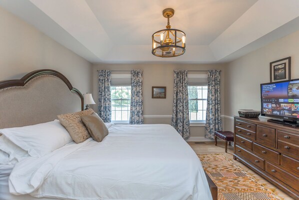 4 bedrooms, desk, iron/ironing board, free WiFi